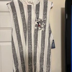 American Rag size M sleeveless flag shirt, gray/white